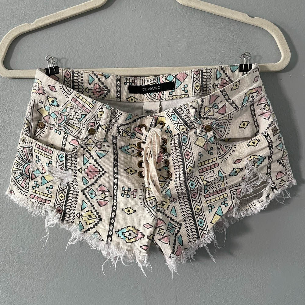 Billabong shorts size 25